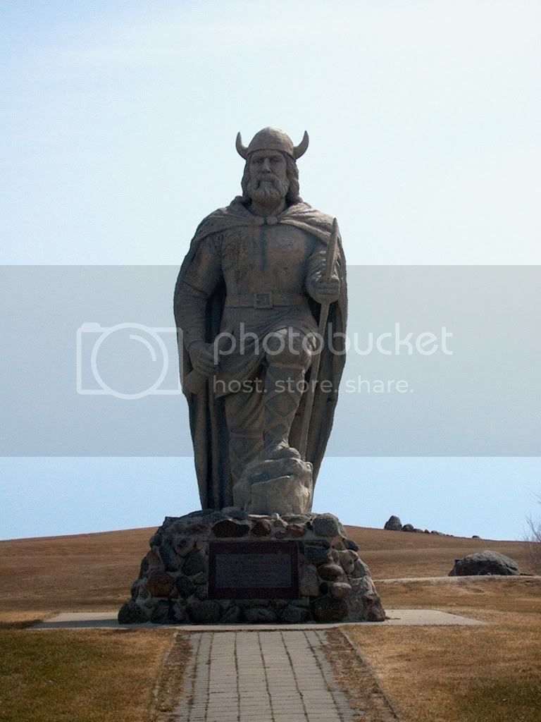 Viking_statue_in_Gimli_Manitoba.jpg